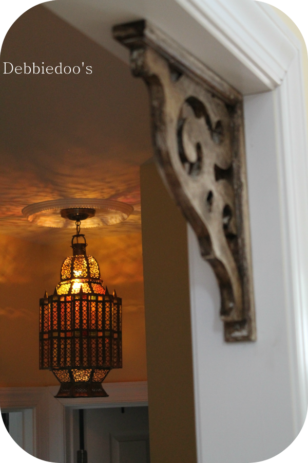 Spanish retablo and lighting