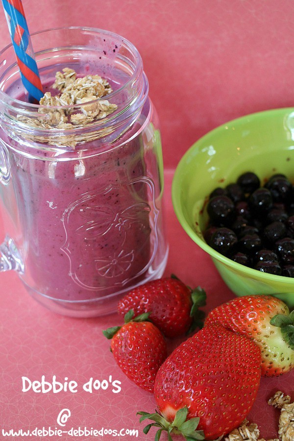 How to make a breakfast smoothie with Carnation Breakfast essentials ...